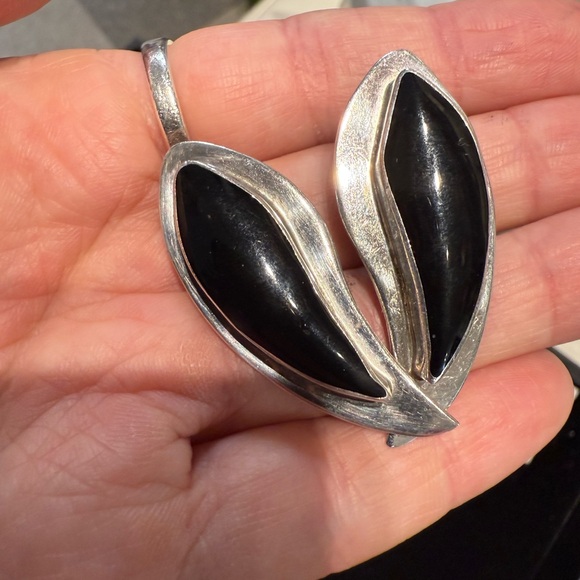 Vintage Black Onyx, Platinum Stamped “950” Mexican Clip On Earrings - Picture 4 of 5